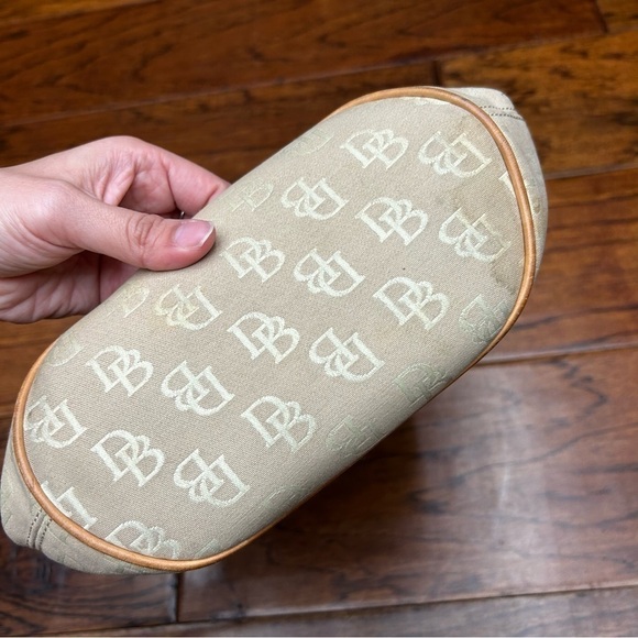 Dooney & bourke monogram signature canvas bucket tote - Picture 3 of 8